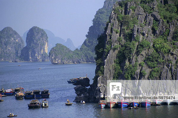 Ha Long (Ha-Long) Bay  UNESCO World Heritage Site  Vietnam  Indochina  Southeast Asia  Asia
