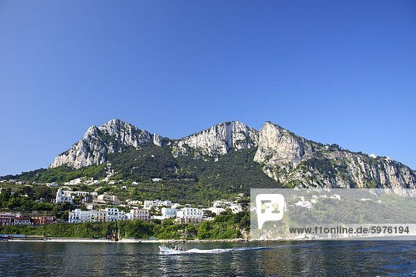 Marina Grande Haupthafen Der Insel Capri Im Fruhen Morgen Sonnenschein Im Sommer Neapolitanische Riviera Campania Italien Europa