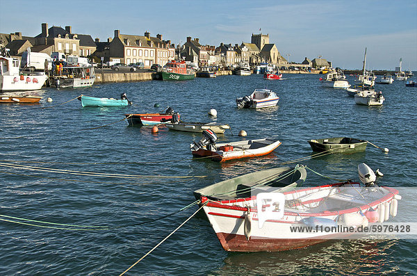 Hafen Frankreich Europa Gebäude Boot Hintergrund Kirche angeln Manche Normandie