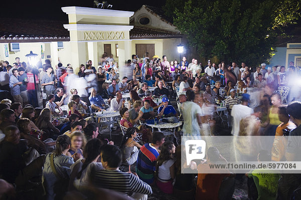 People watching live music on the steps at Casa de la Musica  Trinidad  UNESCO World Heritage Site  Cuba  West Indies  Caribbean  Central America