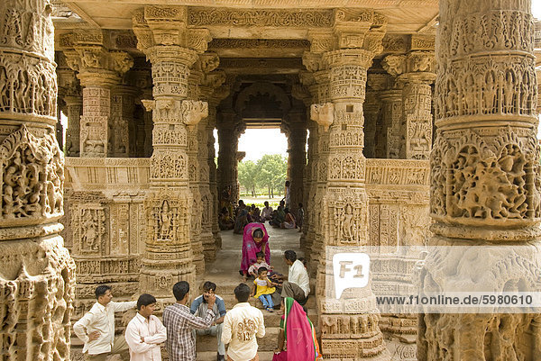 Devotees at the Sun Temple  Modhera  Gujarat  India  Asia