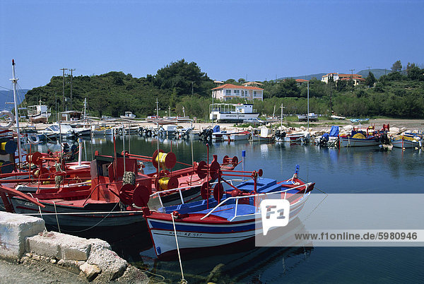 Boote im Hafen von Lithakia  Zakynthos  Ionische Inseln  griechische Inseln  Griechenland  Europa