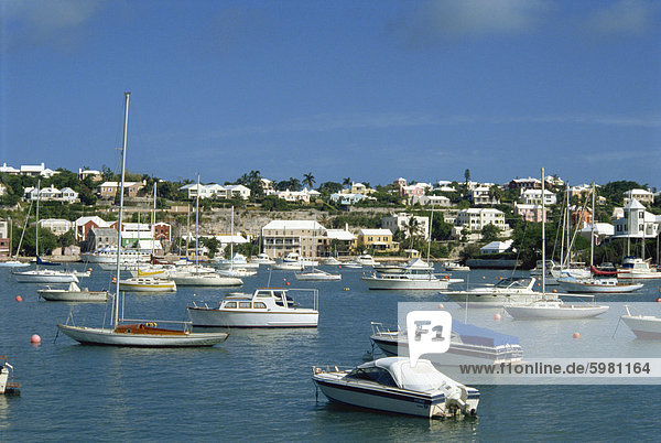 Boats near Hamilton  Bermuda  Atlantic Ocean  Central America