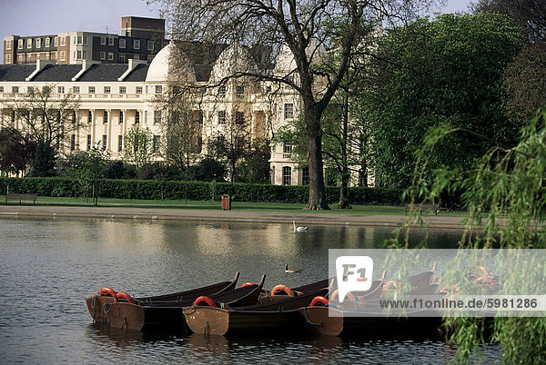 Boote auf dem See  Regents Park  London  England  Großbritannien  Europa