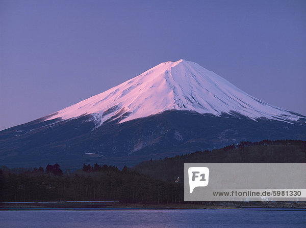 Sunrise on Mount Fuji from Lake Kawaguchi  Yamanashi Prefecture  Japan  Asia