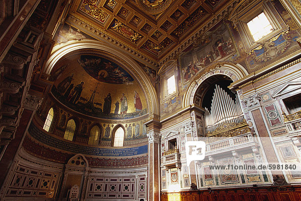 Innenraum des St. John Lateran-Basilika  Rom  Latium  Italien  Europa