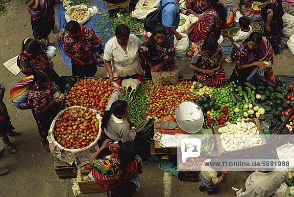 Maya indischer Gemüsemarkt  Chichicastenango  Quiche Highlands  Guatemala  Zentralamerika