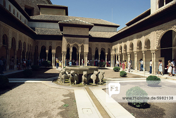Gerichtshof für die Lions  die Alhambra  UNESCO Welterbe Site  Granada  Andalusien  Spanien  Europa