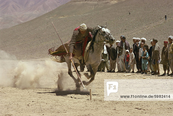 Zelt verdübeln  Jeshan feiern  Bamiyan  Afghanistan  Asien