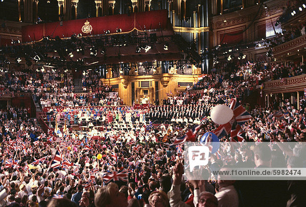 Publikum bei Last Night of the Proms im 1992  Royal Albert Hall  Kensington  London  England  Vereinigtes Königreich  Europa