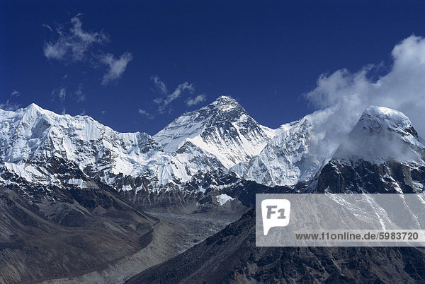 Schneebedeckten Mount Everest  gesehen vom Nameless Towers  Himalaya Mountains  Nepal  Asien