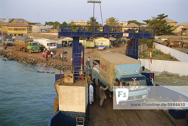 Banjul Bari Fähre  Banjul  Gambia  Westafrika  Afrika