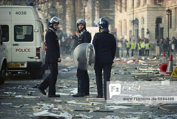 Aufruhr Polizei  Trafalgar Square  London  England  Vereinigtes Königreich  Europa