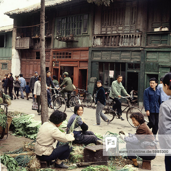 Grüne Ladenhäuser  fotografiert im Jahr 1974  jetzt verschwinden  in Kunming  Yunnan  China  Asien