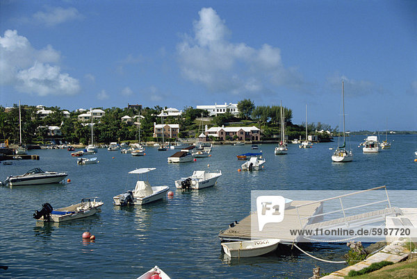 Boats near Hamilton  Bermuda  Atlantic Ocean  Central America