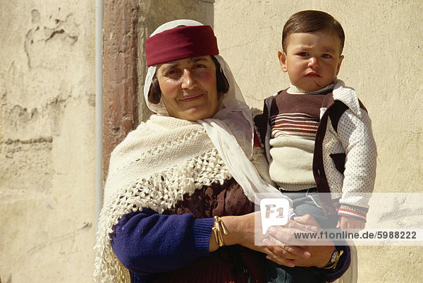 Frau und Kind  nahe Bostra  Syrien  Naher Osten