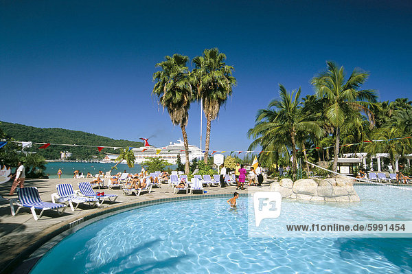 Westindische Inseln Mittelamerika Schwimmbad Jamaika Ocho Rios