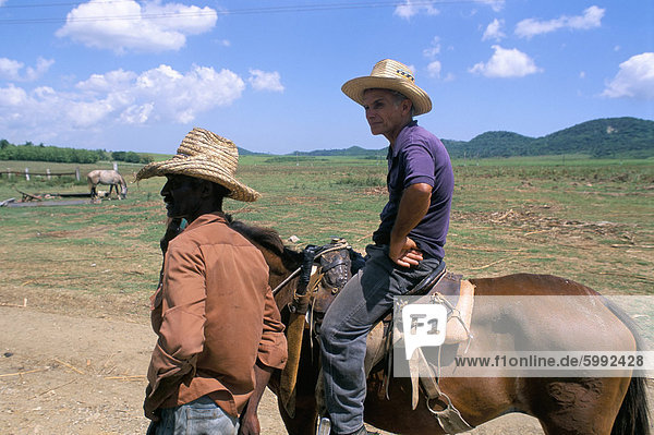 Männer auf der Guainamaro Zucker-Plantage  Tal de Los Ingenios  Sancti Spiritus Region  Kuba  Westindische Inseln  Mittelamerika
