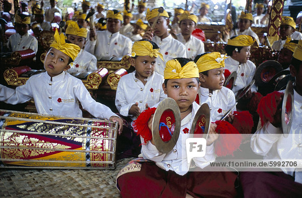 Child musicians at Odalan ceremony  temple of Bataun  island of Bali  Indonesia  Southeast Asia  Asia
