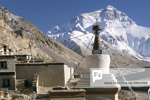 Nordseite des Mount Everest (Chomolungma)  von Rongpu-Kloster  Himalaya  Tibet  China  Asien