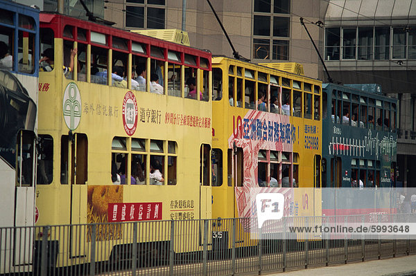 Straße Szene und Straßenbahnen  Hong Kong  China  Asien