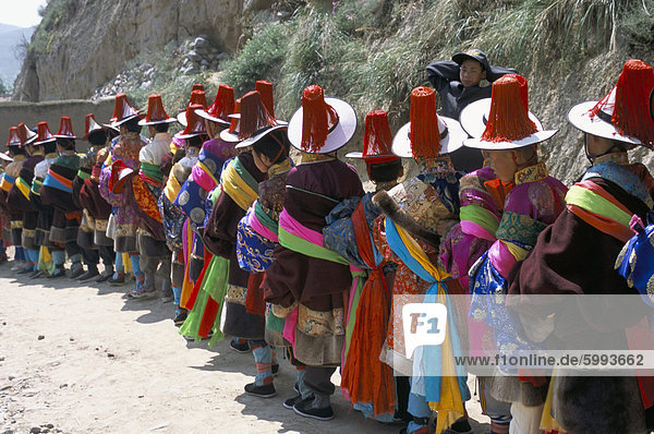 Mensch Menschen Tradition Kleidung China Tibet Asien Kleid Linie