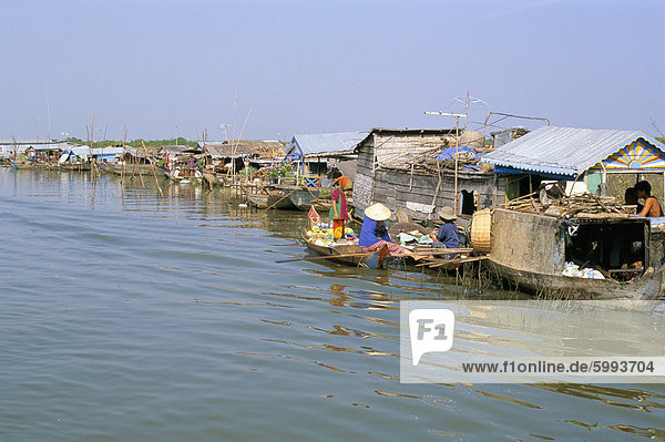 Schwimmendes Dorf Chong Kneas  Lake Tonle Sap  in der Nähe von Siem Reap  Kambodscha  Indochina  Südostasien  Asien