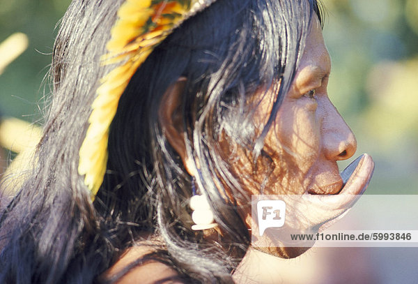 Porträt einer indischen Suya mit Lip-Platte  Brasilien  Südamerika (1971)