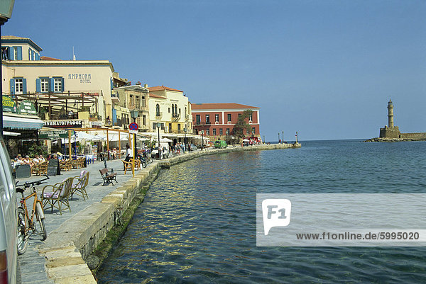 Den Hafen und die venezianische Leuchtturm  Chania  Kreta  Griechenland  Europa