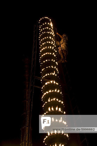 Leuchtlampen am Mookambika Tempel  kommt  Karnataka  Indien  Asien