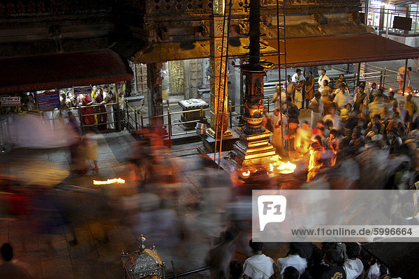Anhänger am Mookambika Tempel  kommt  Karnataka  Indien  Asien