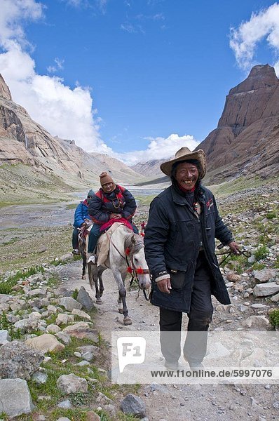 Pilgrims doing the Kora around the holy mountain Mount Kailash in Western Tibet  China  Asia