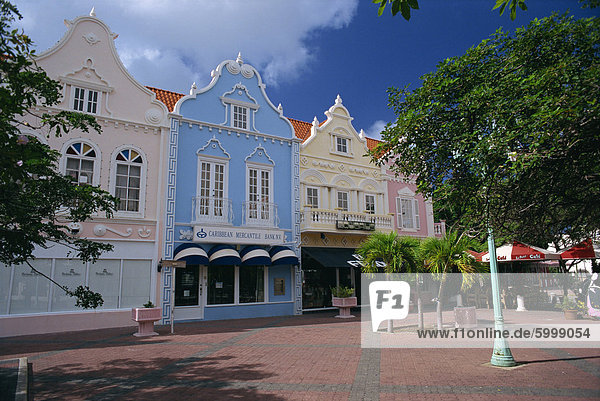 Holländischen Stil Kolonial Gebäudefassaden  Oranjestad  Aruba  Westindische Inseln  Karibik  Mittelamerika