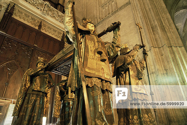 Sarg mit Assumpted Knochen von Christopher Columbus  Kathedrale von Sevilla  Sevilla  Andalusien  Spanien  Europa