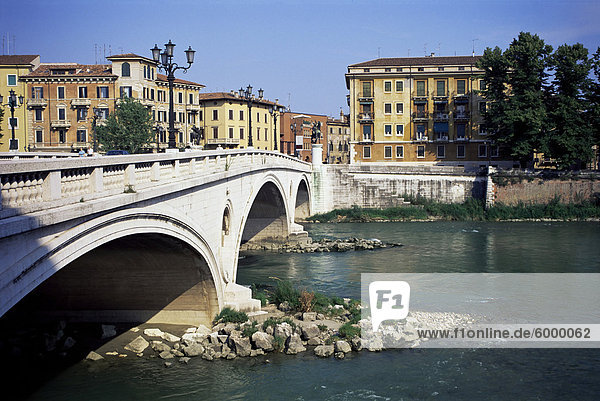 Vittoria Brücke und Etsch  Verona  Venetien  Italien  Europa