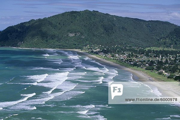 Luftbild der Surfstrand von Pauanui auf Ostküste  Coromandel-Halbinsel  South Auckland  Nordinsel  Neuseeland  Pazifik