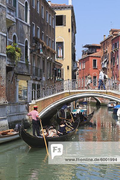 Gondel auf einem Canal  Venedig  UNESCO World Heritage Site  Veneto  Italien  Europa