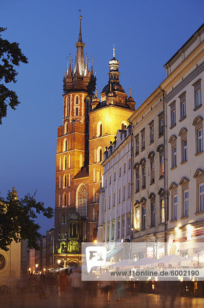 St. Mary's Church in Main Market Square (Rynek Glowny) at dusk  UNESCO World Heritage Site  Krakow  Poland  Europe