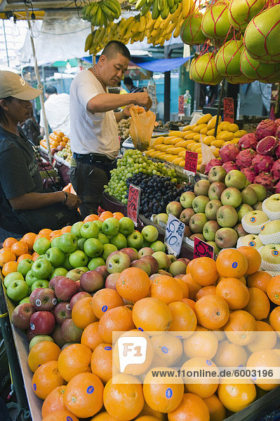 Obst stehen  Petaling Street Markt  Chinatown  Kuala Lumpur  Malaysia  Südostasien  Asien