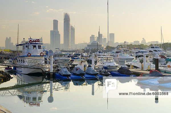 City Skyline von Abu Dhabi International Marine Sports Club  Abu Dhabi  Vereinigte Arabische Emirate  Naher Osten