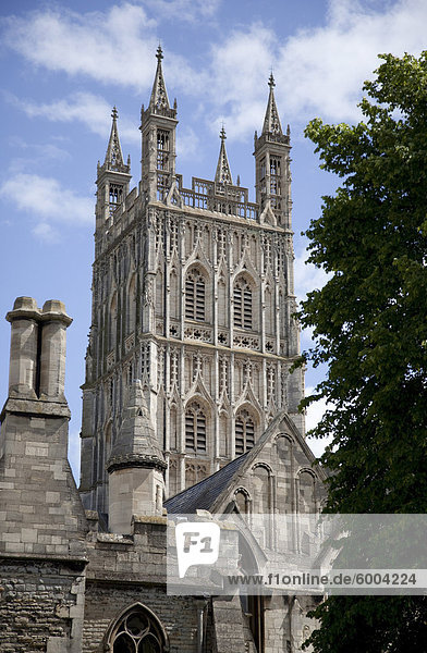 Dom-Turm aus dem Nordwesten  Gloucester  Gloucestershire  England  Vereinigtes Königreich  Europa