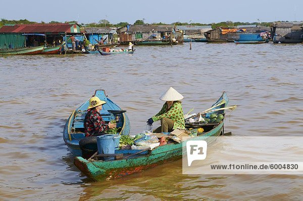 Schwimmende vietnamesischen Dorf  Lake Tonle Sap  UNESCO-Biosphärenreservat  Kambodscha  Indochina  Südostasien  Asien