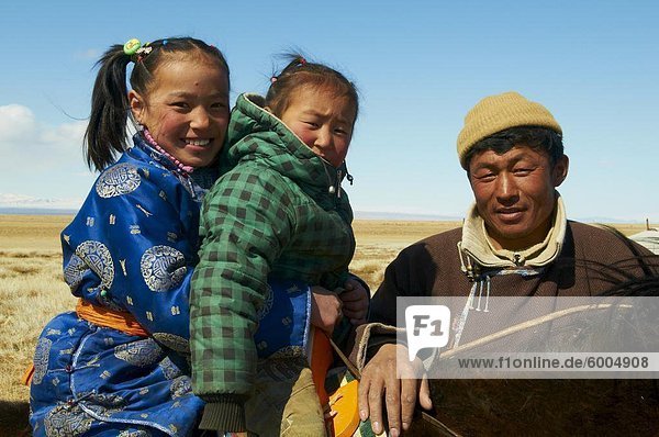 Mongolische Nomaden in Winter  Provinz Chowd  Mongolei  Zentralasien  Asien