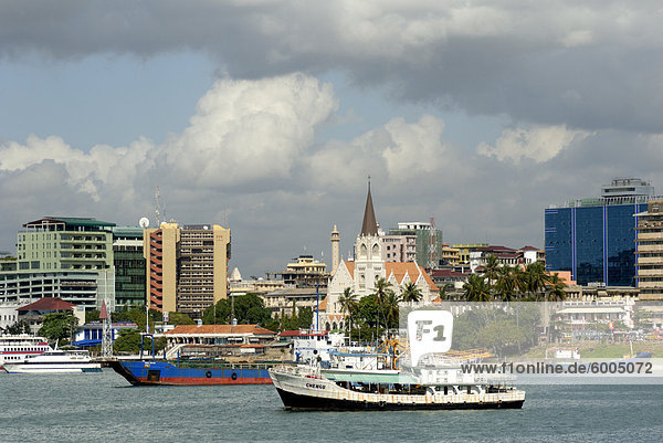 Hafen und Stadt Zentrum Skyline  Dar Es Salaam  Tansania  Ostafrika  Afrika