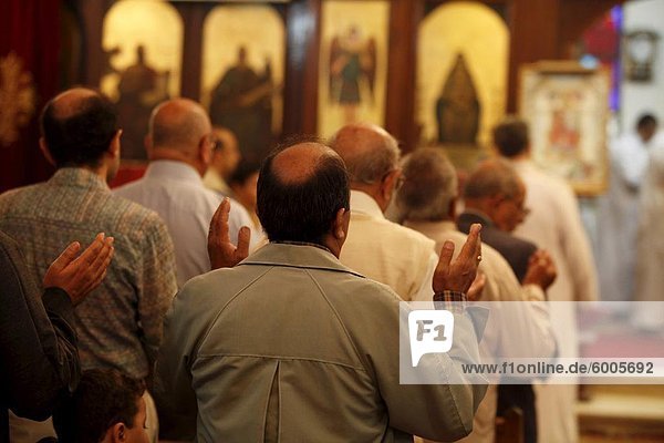 Herren Abschnitt während der Feier in Abbassiya Koptische Kirche  Kairo  Ägypten  Nordafrika  Afrika