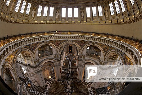 Flüsternde Galerie und Langhaus  Interieur der St. Paul's Cathedral  London  England  Großbritannien  Europa