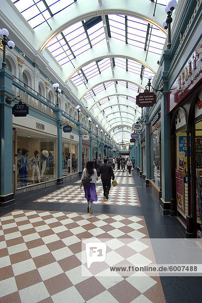Große (Einkaufsmöglichkeiten) Arcade  Birmingham  England  Vereinigtes Königreich  Westeuropa