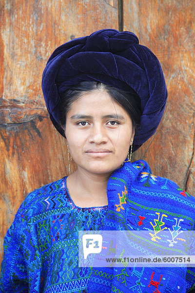 Maya woman  Santa Catarina  Lake Atitlan  Guatemala  Central America
