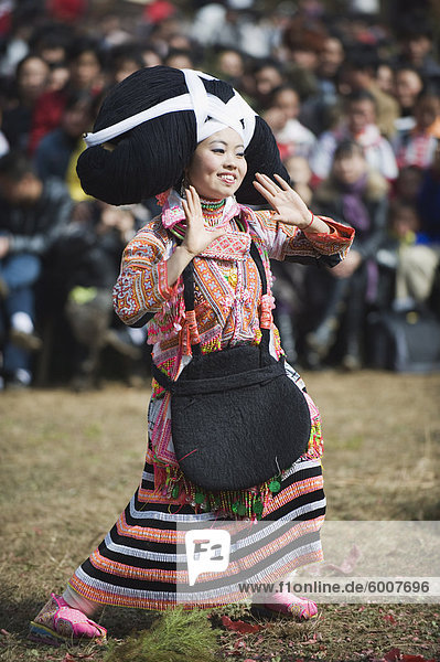 Langes Horn Miao Mondkalender Festival Silvester in Sugao ethnische Dorf  Provinz Guizhou  China  Asien