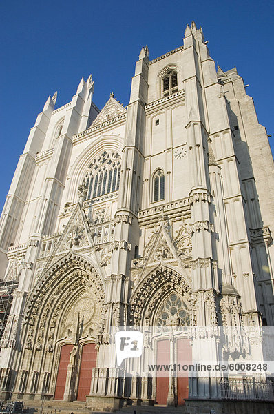 Die Vorderseite der Cathedrale de St.-Pierre-et-St.-Paul  Nantes  Frankreich  Europa